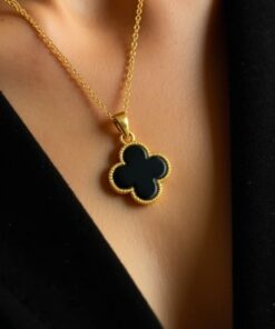 Trèfle Chance Necklace in Mother of Pearl or Onyx