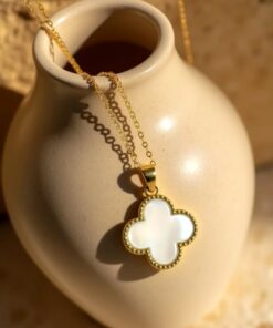 Trèfle Chance Necklace in Mother of Pearl or Onyx