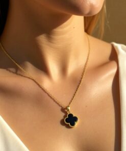 Trèfle Chance Necklace in Mother of Pearl or Onyx