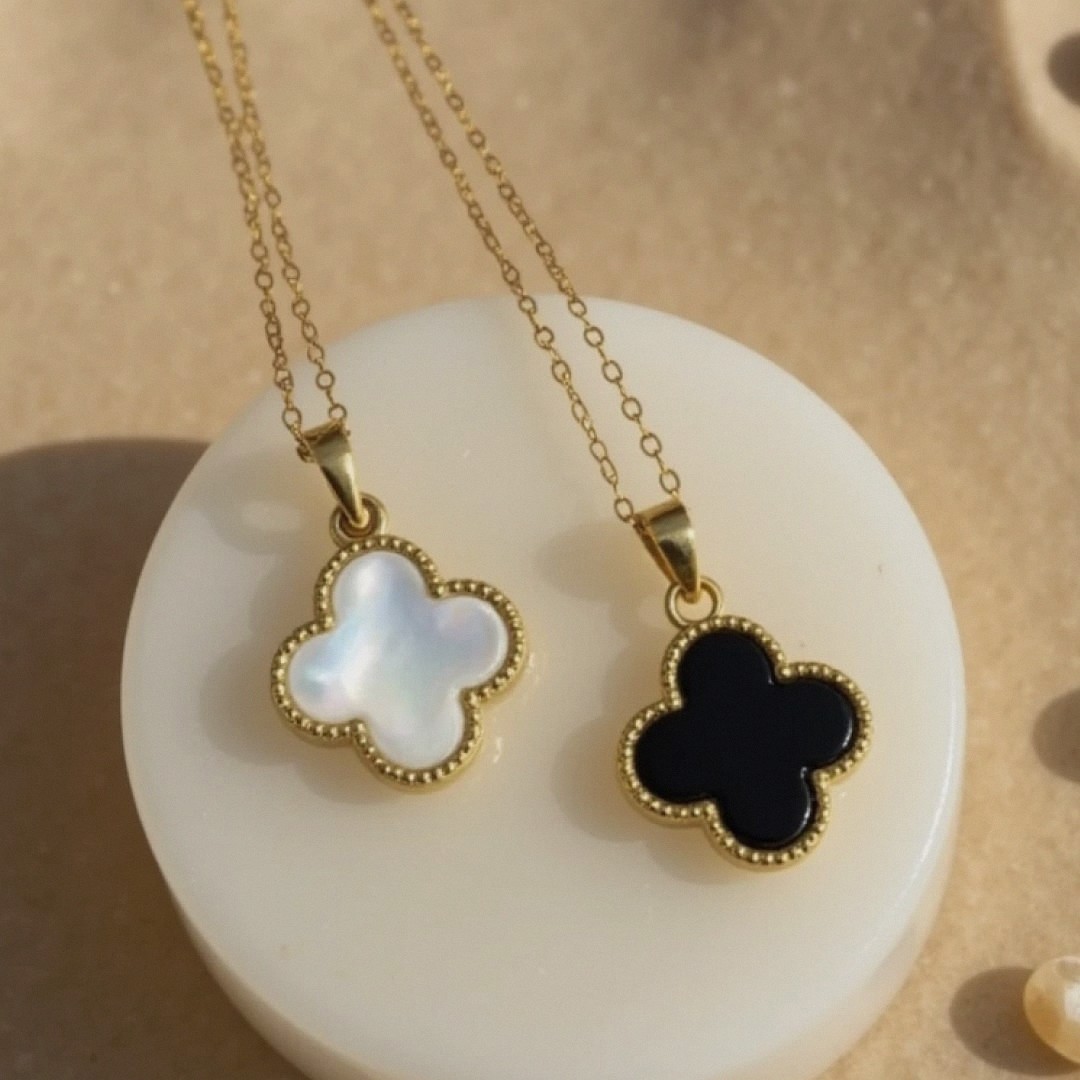Trèfle Chance Necklace in Mother of Pearl or Onyx