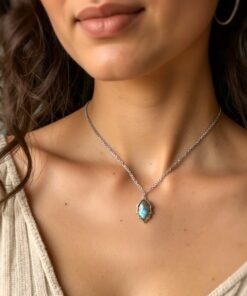 Light Leaf Labradorite Pendant
