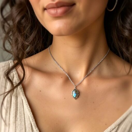 Light Leaf Labradorite Pendant