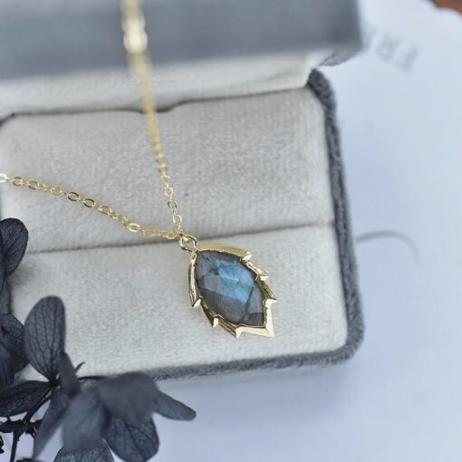 Light Leaf Labradorite Pendant