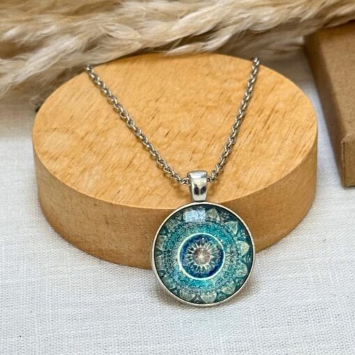 Mandala Pendant - Bronze or Silver Colour