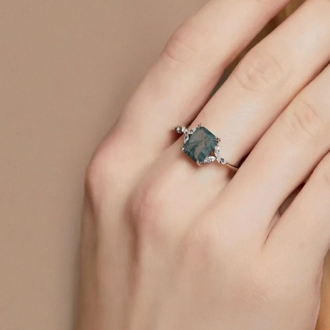 Green Balance Ring in Moss Agate & Silver - Nature-Inspired Jewellery