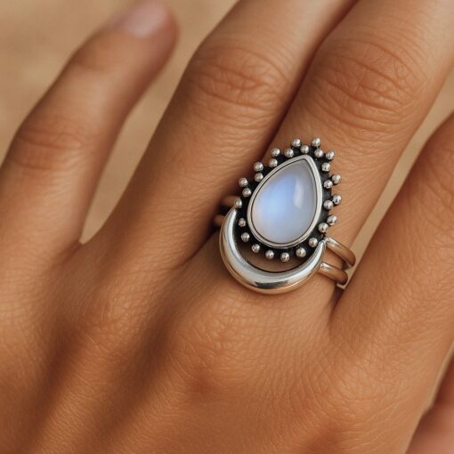 Intuitive Moon Ring in Moonstone & Silver