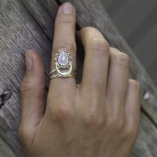 Intuitive Moon Ring in Moonstone & Silver